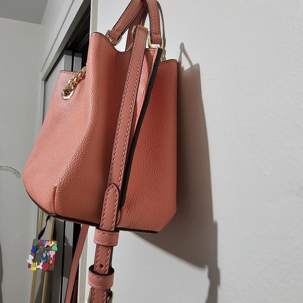 Authentic Michael Kors leather Tote/Crossbody Bag - Picture 10 of 10